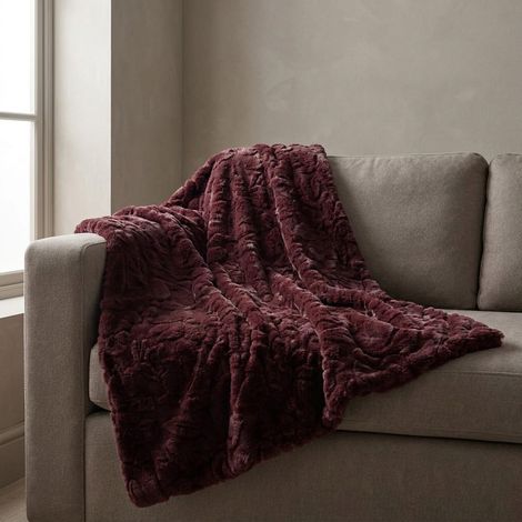 Luxurious Embossed Deep Faux Fur Throw (1/2)