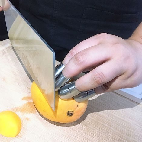 4 pièces Protège-doigts en Acier Inoxydable Sécurisé pour Découper - Outil de Cuisine Professionnel (1/5)