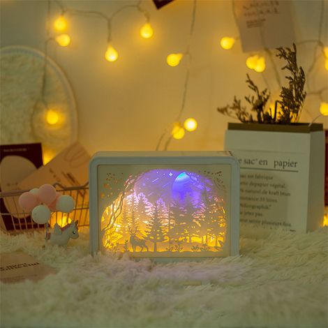 Lampe décorative créative en papier découpé 3D, lampe de table LED, veilleuse d'ambiance idéale pour un anniversaire ou pour offrir à un(e) ami(e) ou un(e) étudiant(e). Motif cerf de la jungle. (1/3)