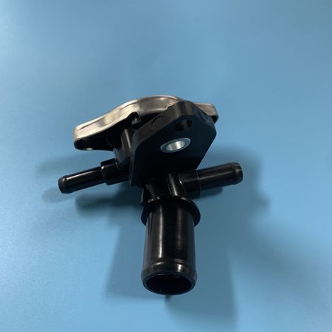 Raccord de durite supérieure compatible avec Mazda 6 (2006-2010) - Réf. LFB7-15-17YA (1/3)