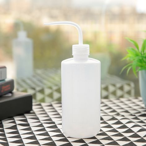 500-ml-Quetsch-Gießflasche aus Kunststoff für Sukkulenten mit schmaler Öffnung und Skala (1/5)