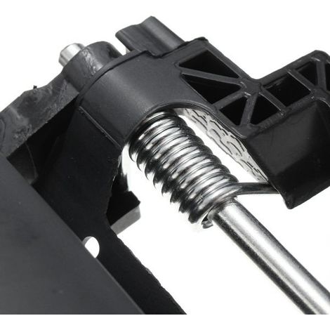 Ein Paar der Teilenummern 51218245461 und 51218245462 ist für die Außentürgriffe des BMW 5er E39 (Baujahre 1997–2003) geeignet. (1/4)