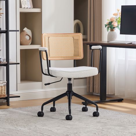 Chaise de bureau vintage en rotin synthétique avec roulettes, assise en cuir PU ivoire et structure en bois et métal (1/5)
