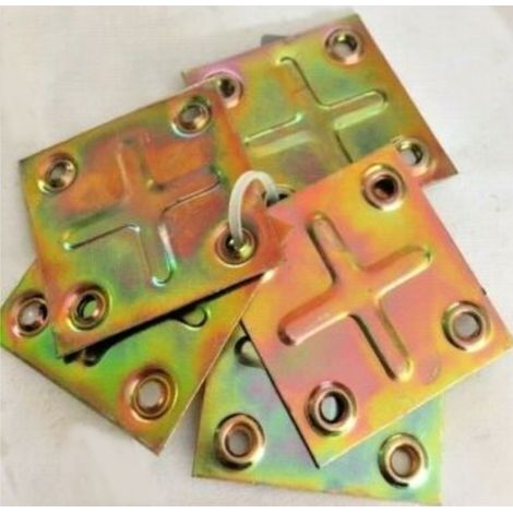 4 PEZZI - PIASTRINE NERVATE FORATE PER GIUNZIONE MOBILI 50x50MM - IN ACCIAIO TROPICALIZZATO