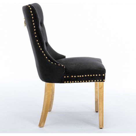 Chaises de salle à manger modernes haut de gamme — Structure en bois massif avec revêtement en velours et détails capitonnés — Caractéristiques : Pieds en acier inoxydable plaqué or et accents cloutés