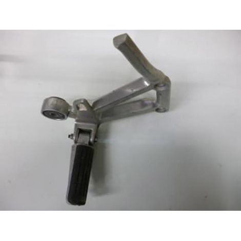 [PRODUIT D'OCCASION] Platine de repose pied passager droit origine pour Moto Yamaha (1/2)