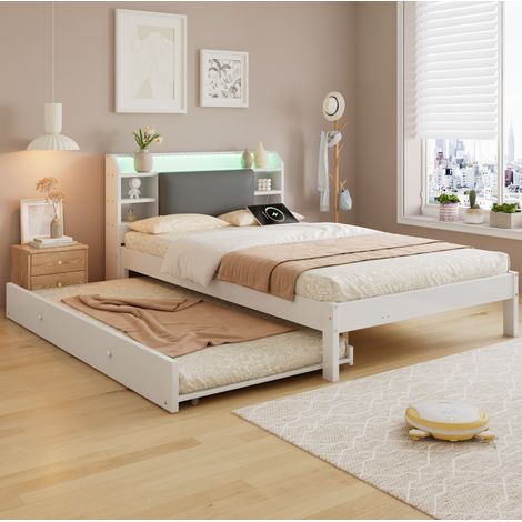 Letto matrimoniale 120x200 cm con letto estraibile 90x190 cm, illuminazione a LED, testiera imbottita con ripiano e stazione di ricarica, legno bianco (1/5)