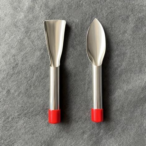 Flat stainless steel garden shovel in a leaf shape, 22 x 5 cm, with a pointed edge for digging, loosening soil, weeding, and planting, 1 piece (1/3)
