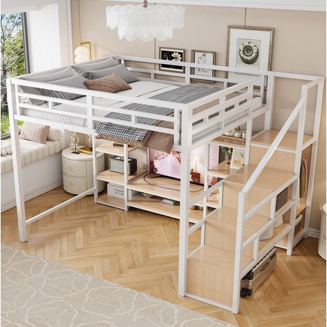 Letto rialzato 140x200 cm con supporto TV, presa elettrica e scala portaoggetti, in metallo, bianco, senza materasso (1/5)