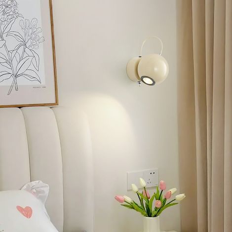 Nordische und minimalistische LED-Wandleuchte, Nachttischlampe mit verstellbarem Winkel und magnetischer Befestigung, moderne Wandbeleuchtung im Cremestil für das Schlafzimmer, warmes Licht-lsw