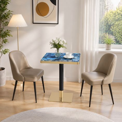 Table de salle à manger carrée avec plateau résistant aux UV, finition effet marbre et structure métallique moderne. (1/5)
