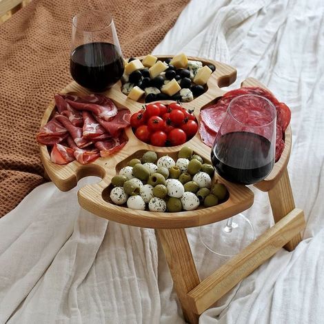 Table de pique-nique pliante en bois avec support pour verre à vin rouge, plat compartimenté portable pour fromage et fruits, table pliable pour voyage, jardin, petite plage (1/5)