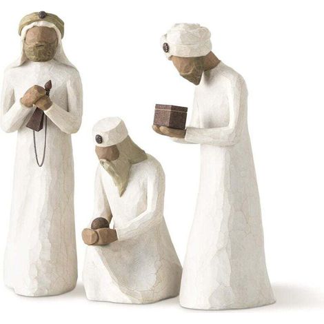 Eine Gruppe von Statuen, die gehen, sich verbeugen und knien und Gaben für die Heilige Familie halten, handgeschnitzt und handbemalt, eine klassische Weihnachtsszene. (1/5)