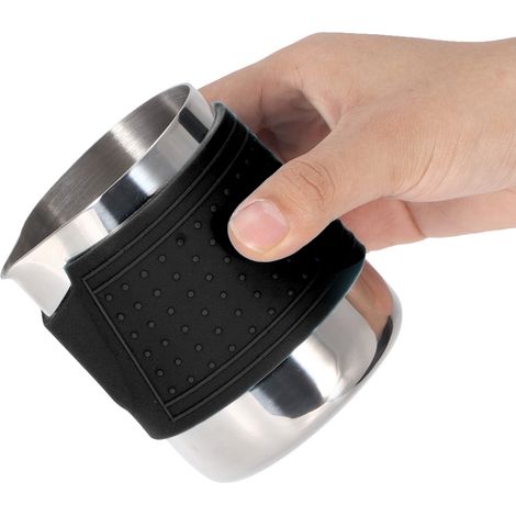 Tasse à latte art en acier inoxydable 304 avec revêtement en silicone anti-brûlure, 350 ml, noire, idéale pour mousser le lait lors de cappuccinos et autres préparations. (1/5)