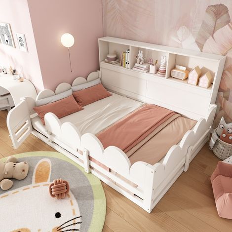Kinderbett 140x200 cm Bodenbett mit Rausfallschutz, Tür und Regal, stabiles Holzbett für Geschwister inkl. Lattenrost, Weiß (1/5)