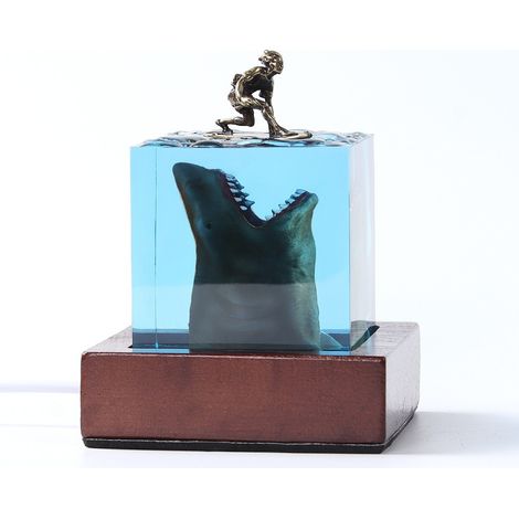 Veilleuse requin, lampe de table surf sur l'océan, lampe artisanale en résine, décoration océan 3D, veilleuse lumineuse (mégalodon). (1/5)