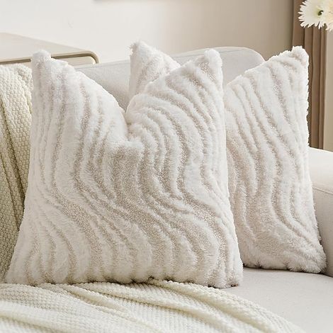 Housse de Coussin 50x50cm Peluche Douce, Taie d'oreiller Décorative Texture Ondulée 3D, Effet Fourrure pour Canapé Lit Salon, Lavable et Adapté aux Animaux, Blanc (1/2)
