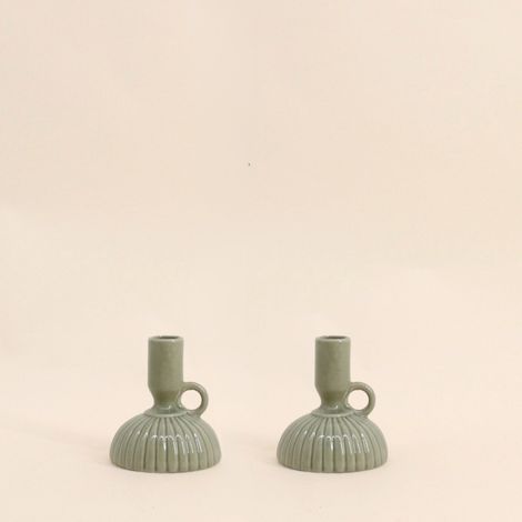 Lot de 2 bougeoirs en céramique strié vert (1/5)