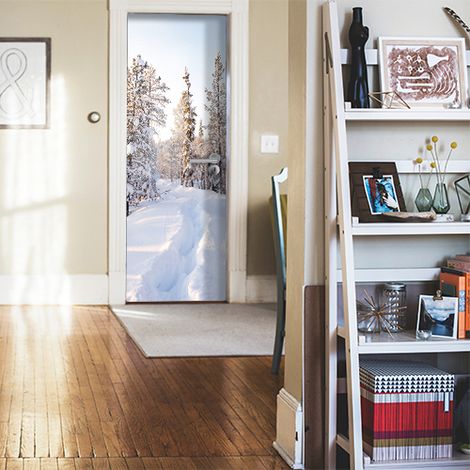 Sticker décoratif pour porte 83 cm X 204 cm - Sapin en montagne sur fond de neige fraiche