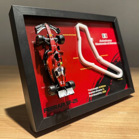 Cornice con vettura Ferrari F1 - Autodromo Nazionale Monza Ferrari 77242 (1/5)