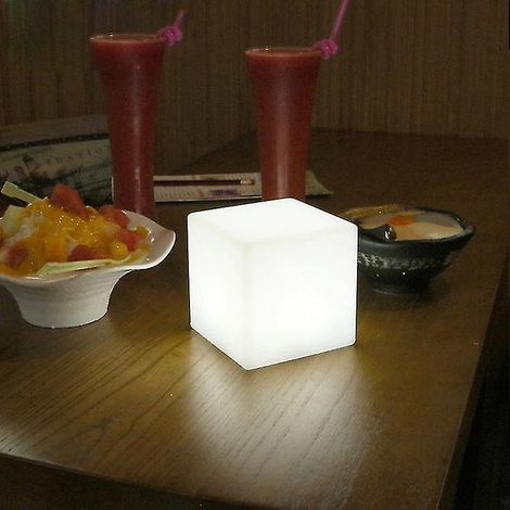 Veilleuse LED Cube étanche et rechargeable (1/5)