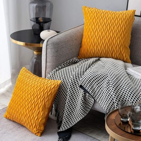 Housses Coussin en Velours 45x45cm pour Salon Canapé,Lot de 2 Housses Coussin Carrés de Motif uni Décoration Chambre,Jaune GROOFOO (1/4)