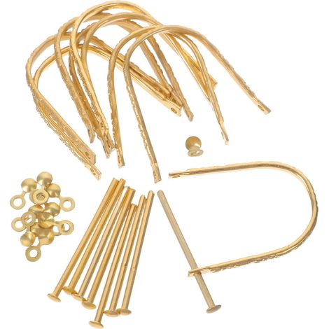 Lot de 4 rivets en métal doré pour éventails pliants, une surface lisse et agréable au toucher.
