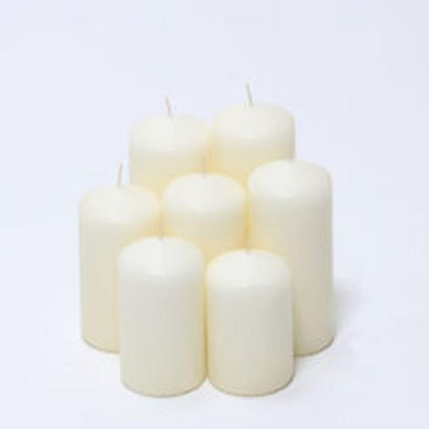 Set aus weißen Stumpenkerzen – 7 minimalistische Dekokerzen für Zuhause & Veranstaltungen (1/5)