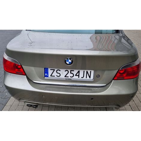 BMW Serie 5 E60 con embellecedores cromados y portón trasero cromado para tuning. (1/5)