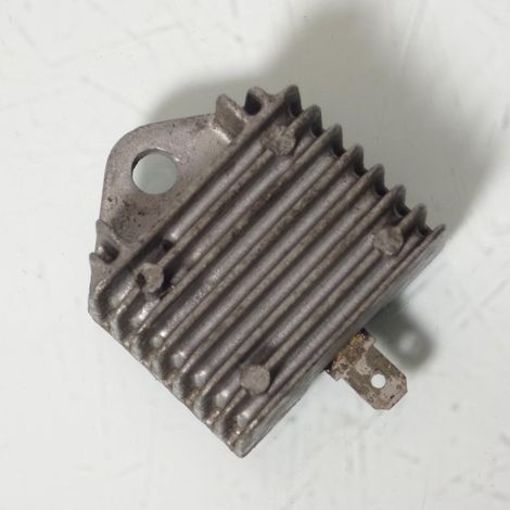 [PRODUIT D'OCCASION] Régulateur de tension origine pour scooter Yamaha 80 Beluga 1982 (1/2)