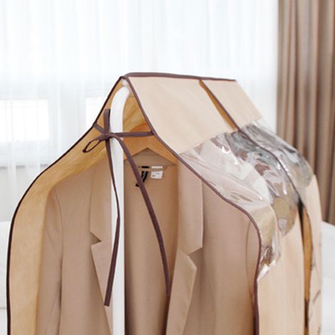 Staubschutzhülle für Kleidung, wasserdicht und transparent, beige, aus Vliesstoff, mit integriertem Sichtfenster. (1/5)