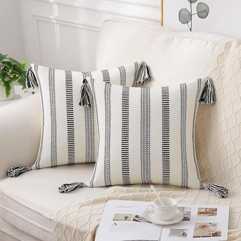 Lot de 2 Housses de Coussin Boho, Tissées avec Franges, 18x18 Pouces, Noir & Crème, Décoration Moderne pour Canapé, Lit, Sofa (1/4)