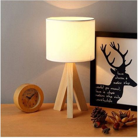 Lampe de chevet trépied en bois – Abat-jour en lin – Hauteur 32 cm – Largeur 18 cm – Source lumineuse E27 – Pour chambre et salon (1/4)