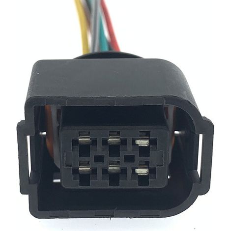 3B0959384 ist ein wasserdichter Kfz-Kabelbaumstecker mit einem Stecker.