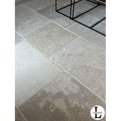 Dallage pierre de Charente Ponsac finition Antique bandes 60cm x longueurs libres x 2cm