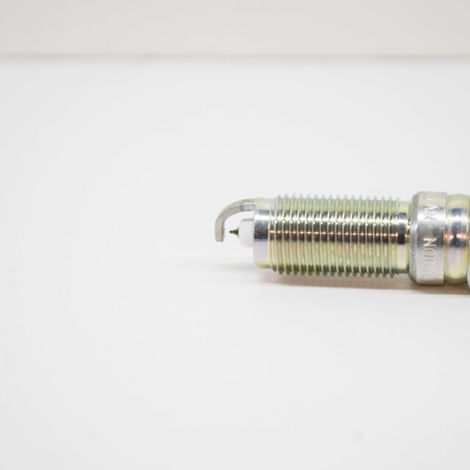 Ford spark plug BM5G12405CA, model 1685720, is suitable for Ford Kuga and Fiesta. (1/3)