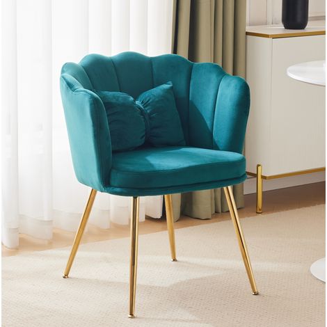 Fauteuil vert en velours avec dossier pétale, pieds métal doré et coussin papillon (1/5)
