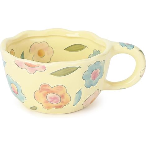 Dieser wunderschöne Keramikbecher mit Blumenmuster hat ein Fassungsvermögen von 250 ml und eignet sich ideal zum Servieren von Latte Macchiato, Tee oder Milch. (1/4)