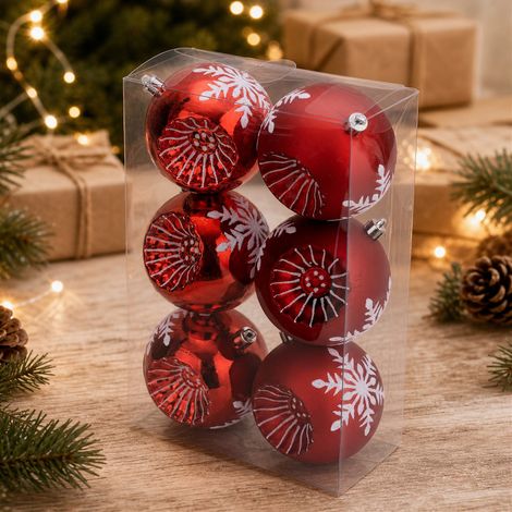 Rote, goldene und silberne geprägte Weihnachtskugeln, Schneeflocken, paillettenbesetzte Plastikkugeln, Christbaumschmuck, hängende Kugeln für festliche Szenen.