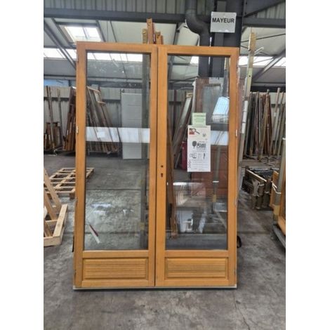Gdmenuiseries – Porte-fenêtre bois 2 vantaux Meranti H215 x L140 cm – Vitrage isolant 4/16/4 – Soubassement 30 cm – Fermeture 5 points