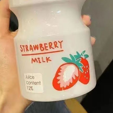 Neuer, modischer tragbarer Becher für Kinder, leuchtend rote Saftflasche 480 ml, inklusive Schultergurt, ideal für Ausflüge im Freien. (1/5)