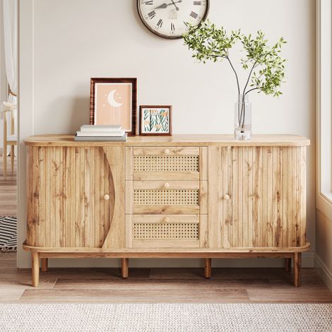 Rattan-Sofa – Moderner Kommodenschrank mit Schiebetüren, abgerundeter Ablagefläche und verstellbaren Regalen – Wohnzimmer- oder Schlafzimmermöbel im skandinavisch-bohémien-Stil