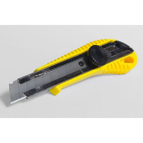 Cutter professionale con rotella e lama in acciaio al carbonio 18 mm