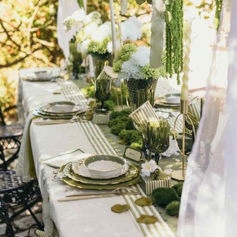 Chemin de Table Jardin à la Française en Tissu Vert Olive et Or – Élégance Naturelle 28 cm x 5 m (1/3)