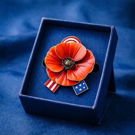 Insigne commémoratif des soldats tombés au combat - Insigne à coquelicot (1/2)