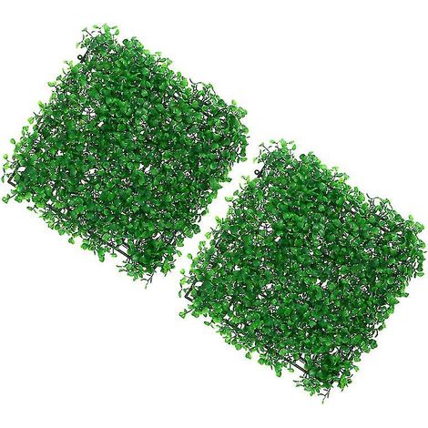 2 morceaux de gazon artificiel (1/3)
