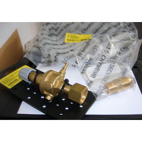 KIT PER BOMBOLE GAS RICARICABILI CON RIDUTTORE E ATTACCHI SALDATURA DECA  010410