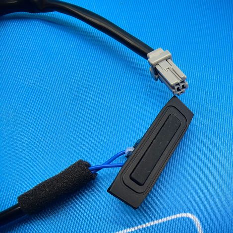 Suitable for the trunk/luggage cover button of imported Renault Koleos (2008-2019). (1/4)
