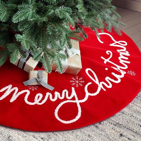 Tapis de sapin de Noël de 91 cm, en feutre rouge, orné de broderies « Joyeux Noël », idéal pour une décoration d'intérieur. (1/5)