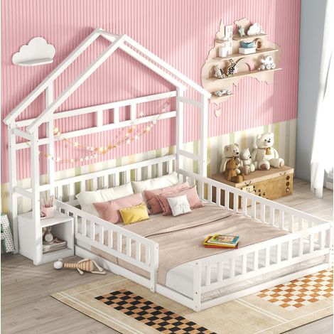 Kinderhausbett 140/200 cm weiß aus Kiefernholz und MDF mit Geländer und Nachttisch (1/5)